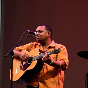 show gratuito de Tom Zé