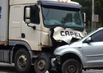 carro com teto arrancado