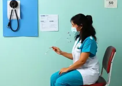 Tarcísio visita centro de exames da mulher